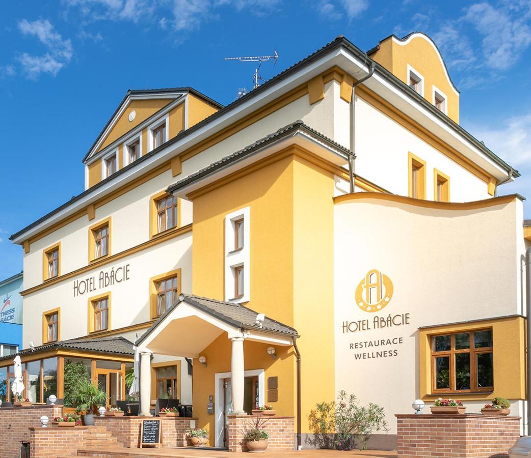 Hotel Abacie & Wellness Valašské Meziříčí Buitenkant foto