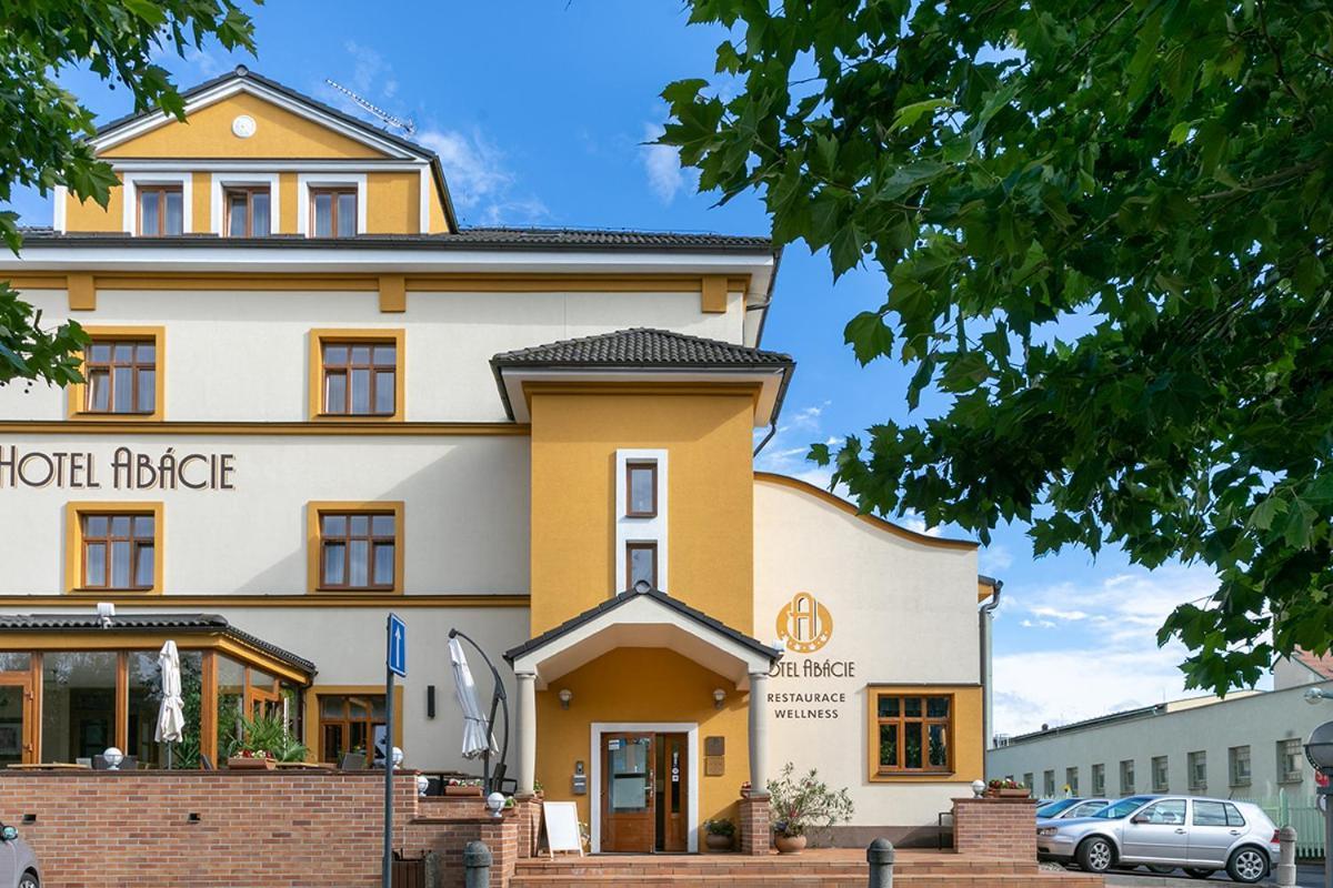 Hotel Abacie & Wellness Valašské Meziříčí Buitenkant foto