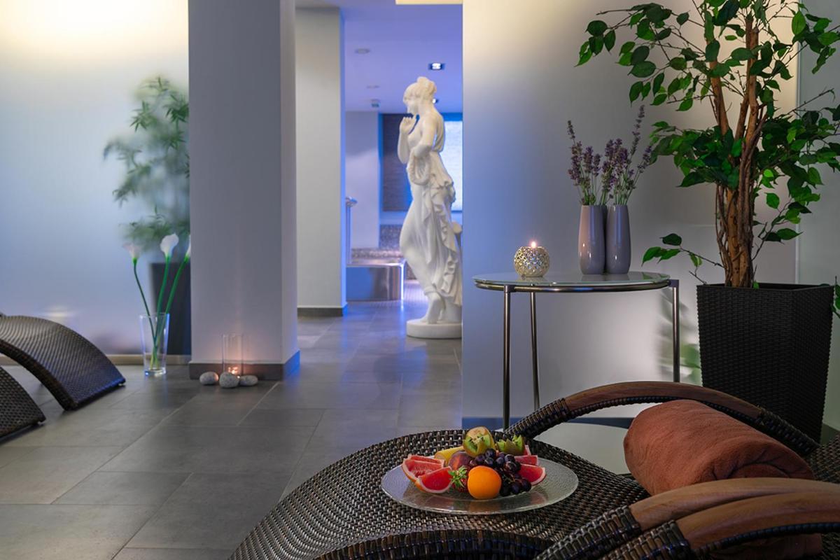 Hotel Abacie & Wellness Valašské Meziříčí Buitenkant foto