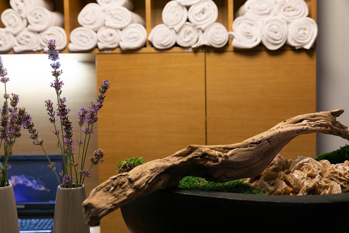 Hotel Abacie & Wellness Valašské Meziříčí Buitenkant foto
