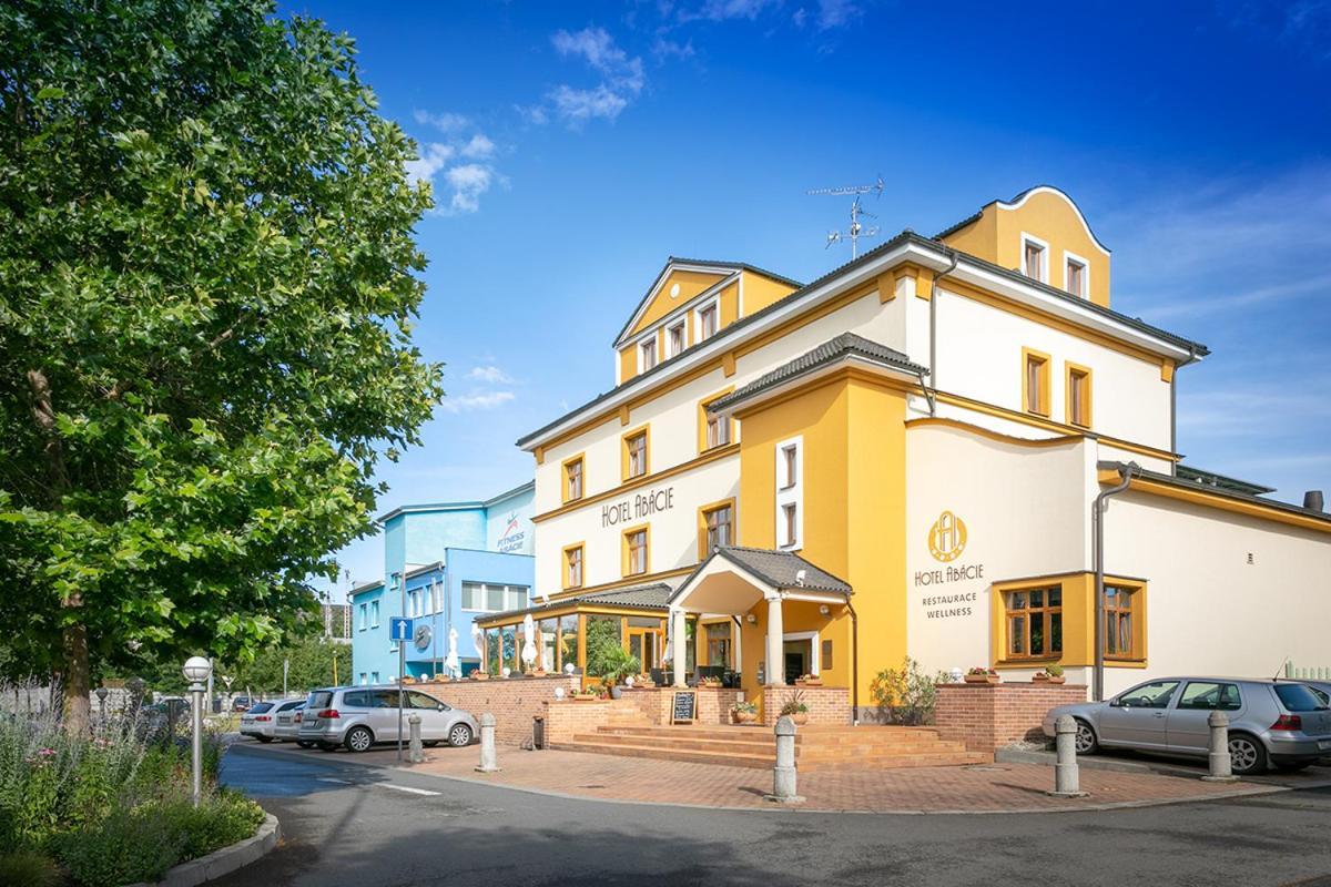 Hotel Abacie & Wellness Valašské Meziříčí Buitenkant foto