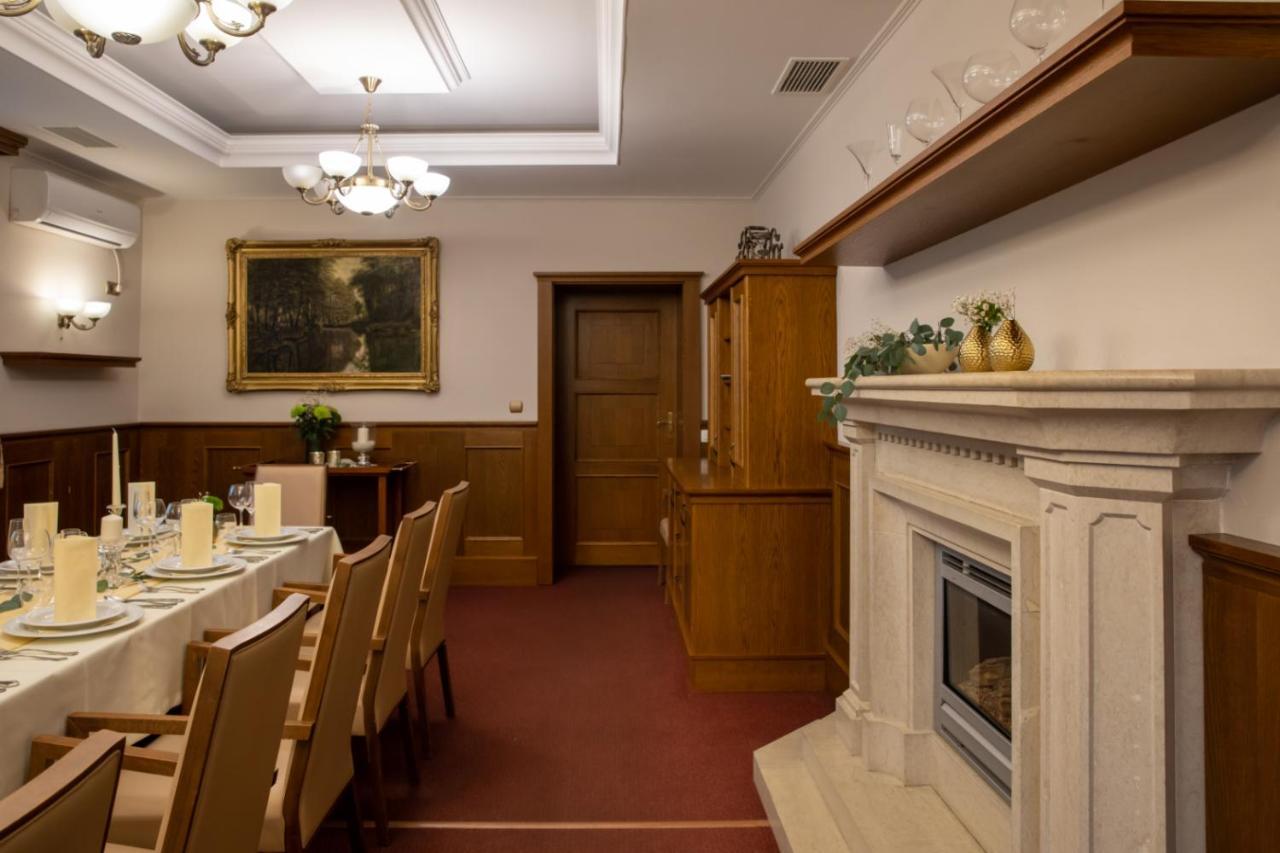 Hotel Abacie & Wellness Valašské Meziříčí Buitenkant foto