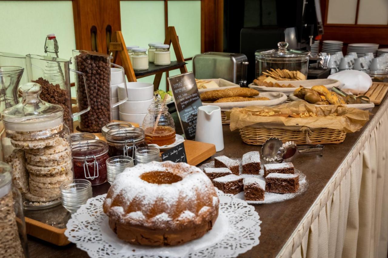 Hotel Abacie & Wellness Valašské Meziříčí Buitenkant foto