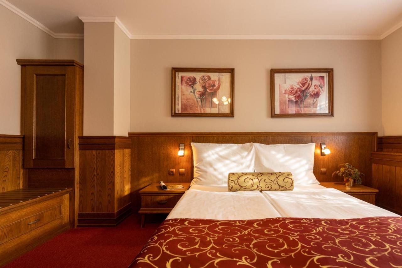 Hotel Abacie & Wellness Valašské Meziříčí Buitenkant foto