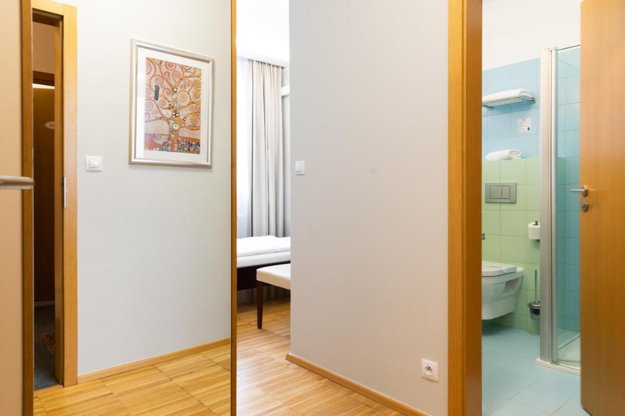 Hotel Abacie & Wellness Valašské Meziříčí Buitenkant foto