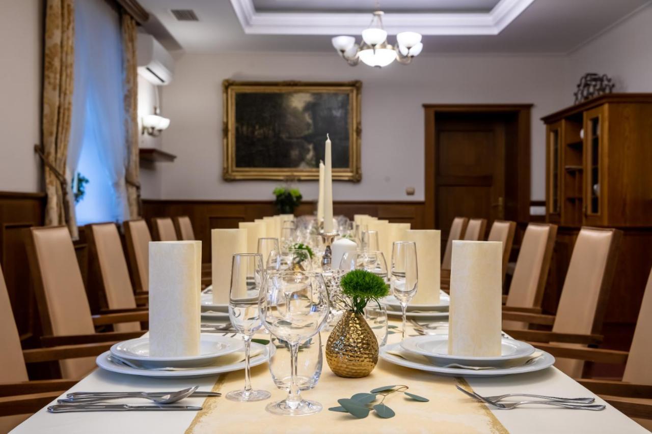 Hotel Abacie & Wellness Valašské Meziříčí Buitenkant foto