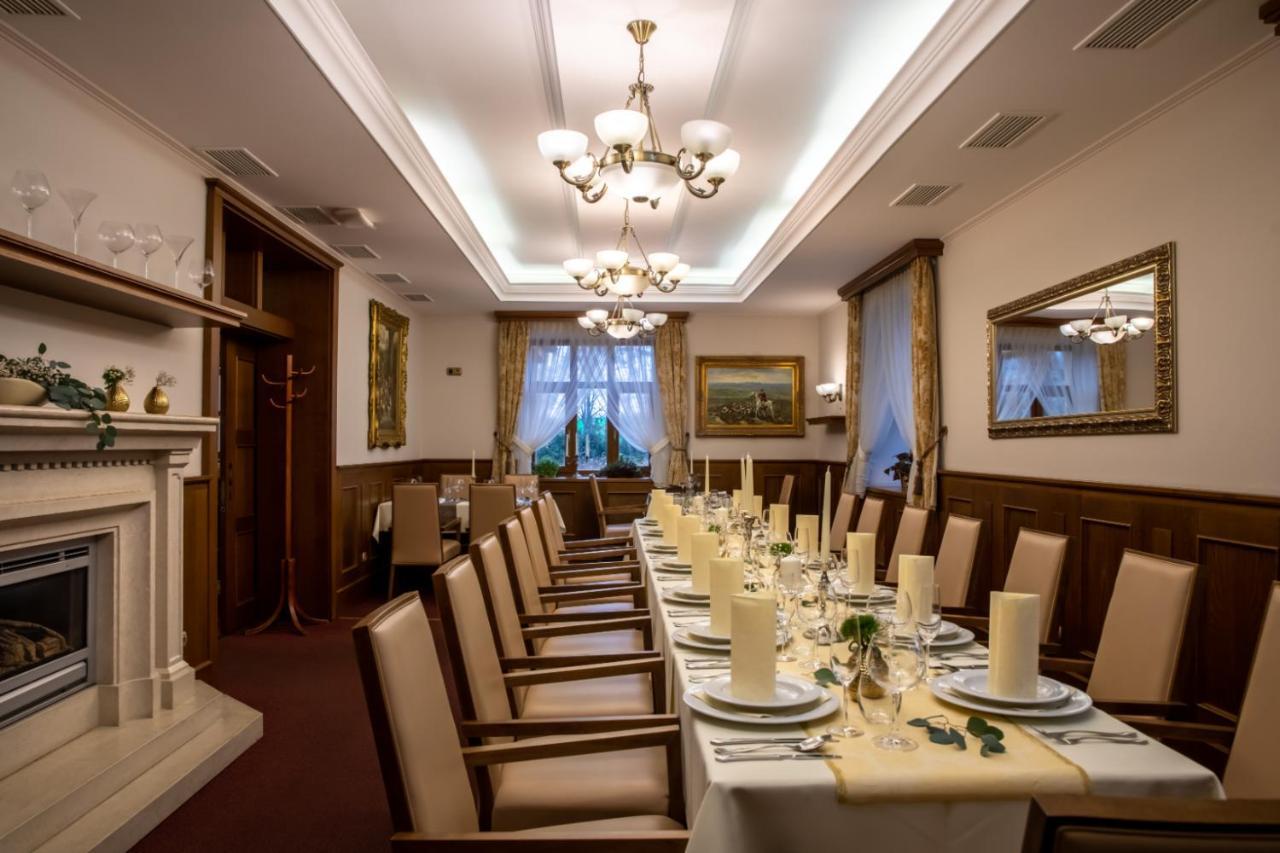 Hotel Abacie & Wellness Valašské Meziříčí Buitenkant foto