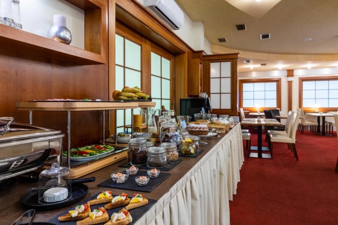 Hotel Abacie & Wellness Valašské Meziříčí Buitenkant foto