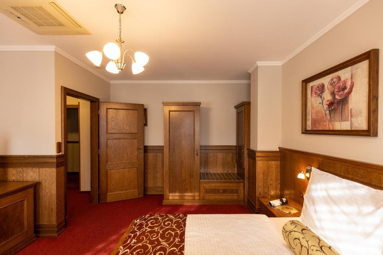 Hotel Abacie & Wellness Valašské Meziříčí Buitenkant foto