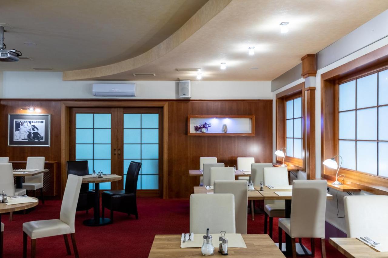Hotel Abacie & Wellness Valašské Meziříčí Buitenkant foto