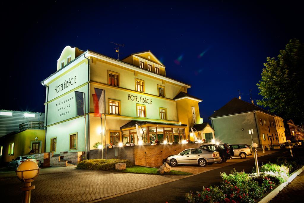 Hotel Abacie & Wellness Valašské Meziříčí Buitenkant foto