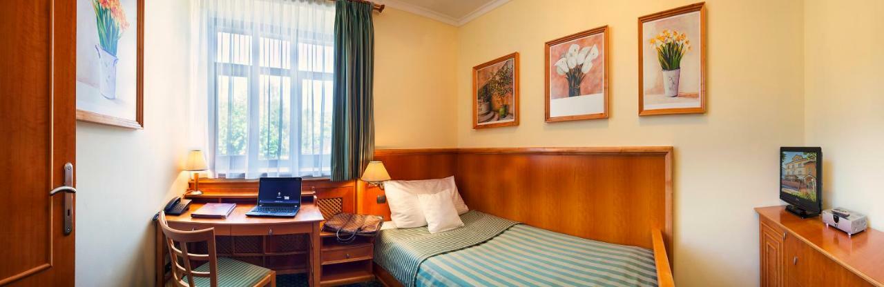 Hotel Abacie & Wellness Valašské Meziříčí Buitenkant foto