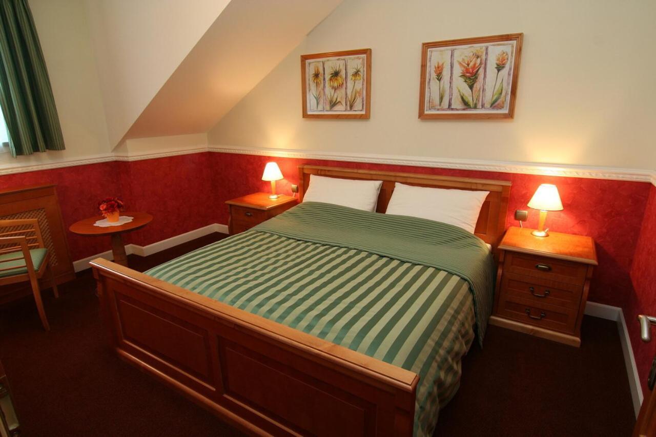 Hotel Abacie & Wellness Valašské Meziříčí Buitenkant foto